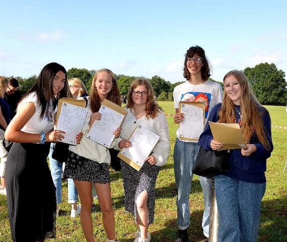 Bohunt School celebrates top GCSE results