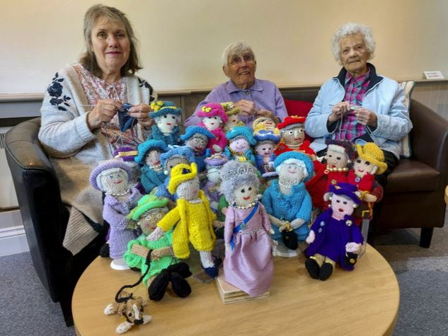 Knitters Viven Cruickshank, Marjorie Yeomans and Vera Fryer