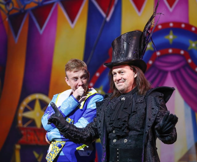 Jason Donovan upstaged by Sooty and Sweep's sidekick 