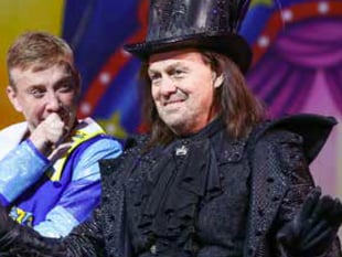  Jason Donovan, Richard Cadell and Sooty star in Mayflower panto