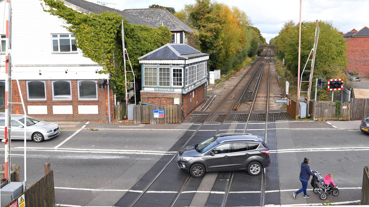 Petersfield level crossing closure Station Road to close for nine days