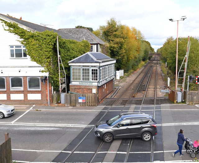 Petersfield level crossing to close for nine days for CCTV upgrades