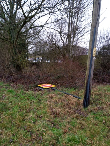 The knocked-over sign at the A31/Selborne Road junction