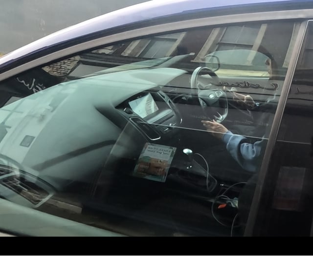 Phone-drivers caught red handed in Farnham and facing hefty fines