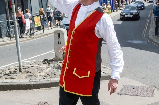 Now listen up! Farnham town crier declares the carnival parade is coming