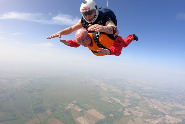 Ninety-year-old former Royal Navy commander raises £21,000 skydiving