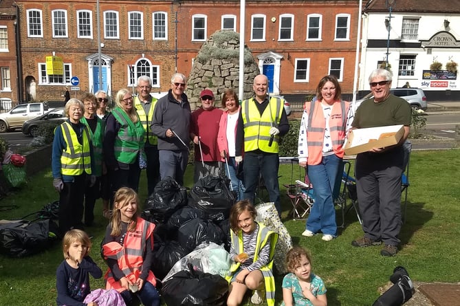 The Alton Society, ACAN, Church Triangle Residents Association and Guild of Optimists took part in the Alton autumn litter pick on September 30th 2023.