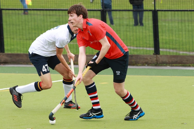 Daan Barron on the ball against Oxted