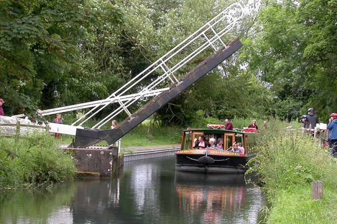 The North Warnborough Lift Bridge is the only lift bridge on the Basingstoke Canal. Originally a swing bridge, the present powered lift bridge was installed in 1988.