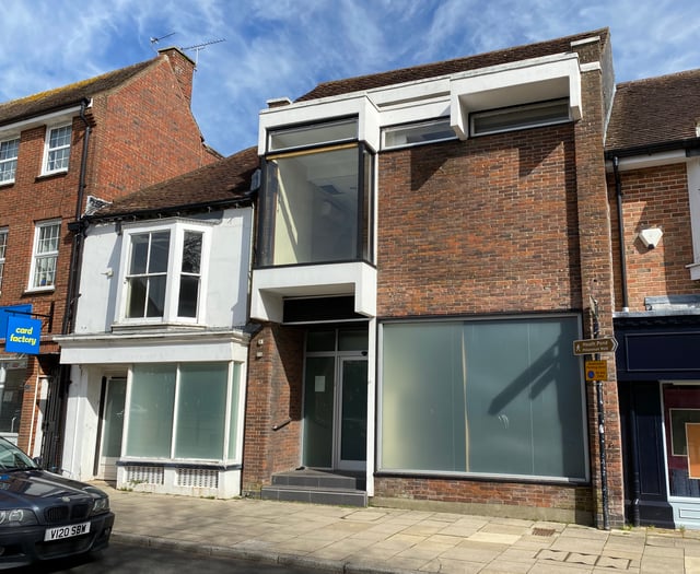 Clear-out at Penns Place as reception closes and police near bank deal