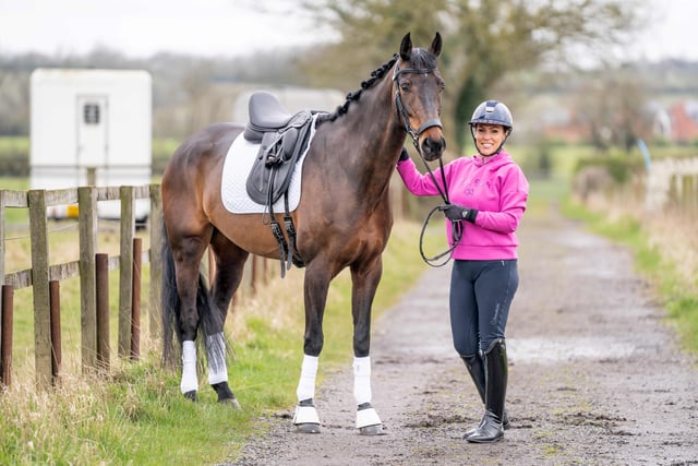 Horse with a broken neck returns to competition