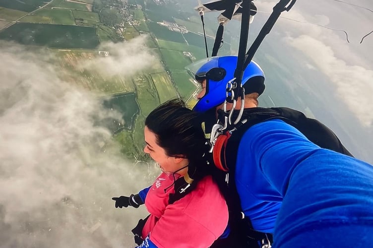Maddys Mark skydive Pic1