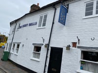 Beer lover on epic pub crawl raises his glass to Alton alehouse