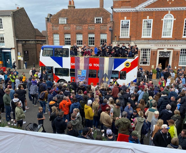 Farnham fans turn out in force to celebrate double sporting triumph