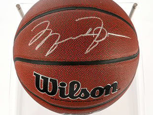 Game on for sports memorabilia auction