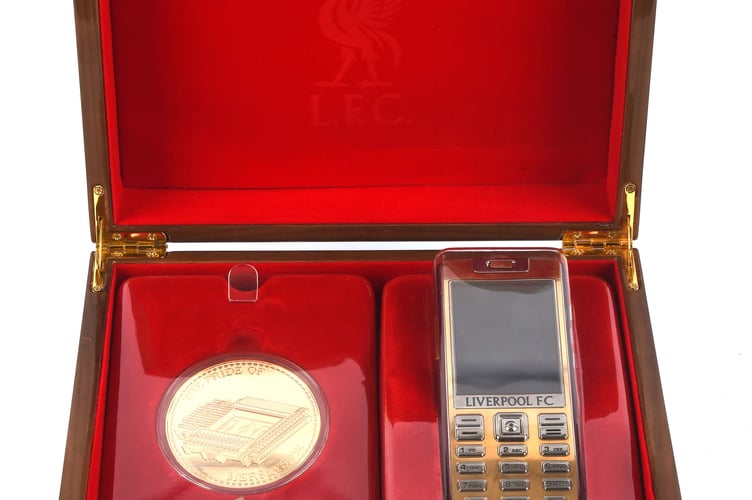 Liverpool FC - Legends Edition mobile telephone by Galentia.