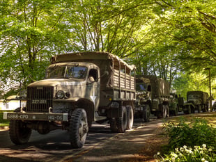 Crowds line streets for VE Day 80 convoy tribute across Hampshire