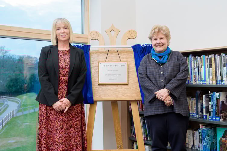 Sandi Toksvig and Headteacher Miss Clare Talbot at building unveiling