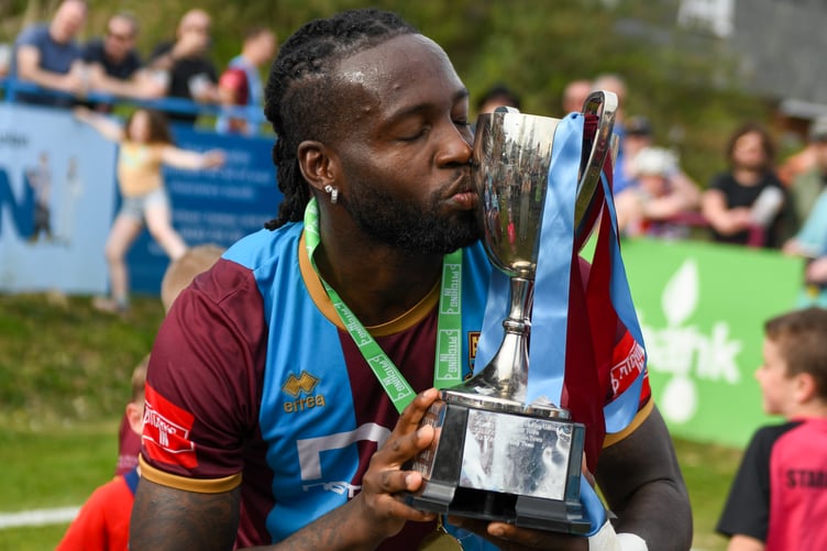 Great Evans has signed a new contract to remain at Farnham Town