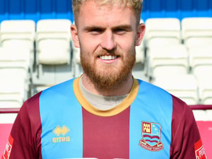 Town swoop to sign Taylor from Dorking