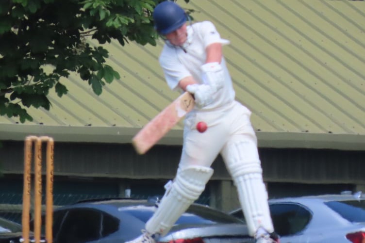 Graham Linkhorn in action for Petersfield's third team