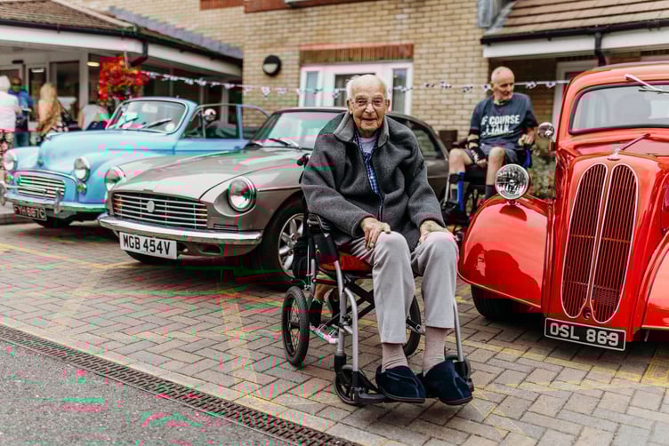 Pear Tree Court Horndean classic cars PIC1