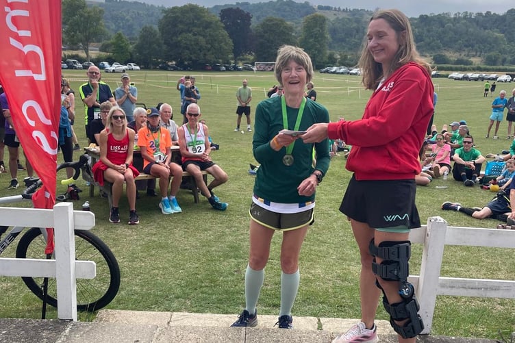 Philomel Bennett receives the Harting 10 V50 prize