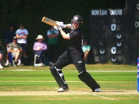 Champions Surrey focus on title quest again