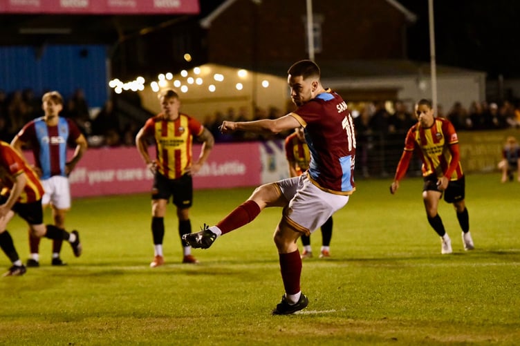 Farnham Town's Darryl Sanders fires home his penalty to make it 2-2