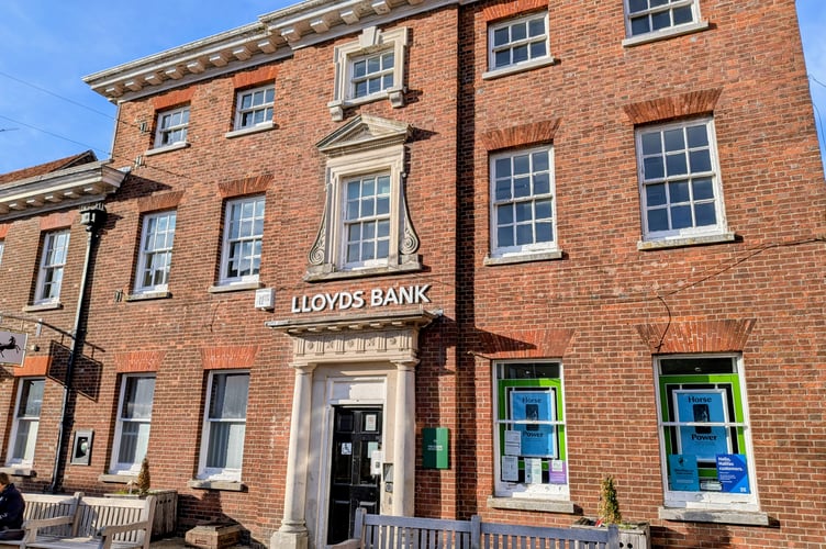Lloyds Petersfield The Square