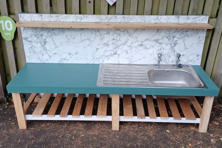 Selborne Mud Kitchen Bordon Mens Shed