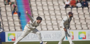 Surrey hand professional contract to young all-rounder Ralphie Albert