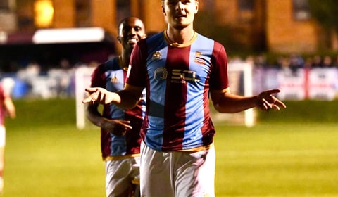 Ogo Obi's stoppage-time goal fires Farnham Town to win against Poole