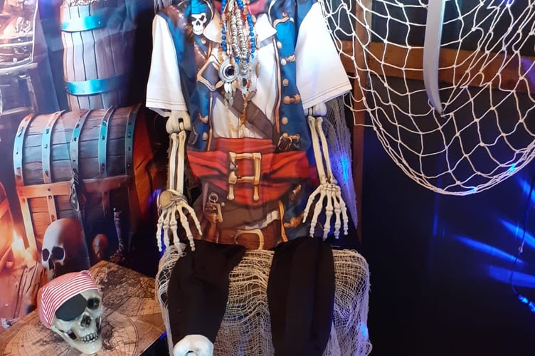 Skeleton Horndean Pirate Ship