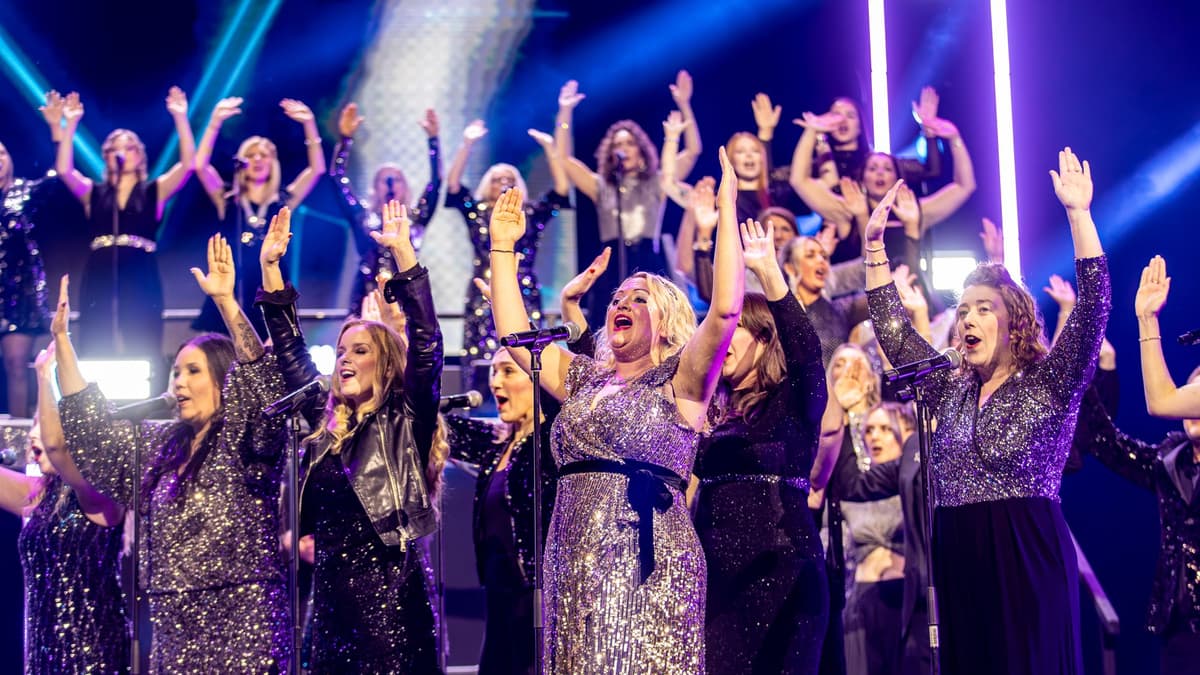 Rock Choir founder leads 20,000 in uplifting sing-along