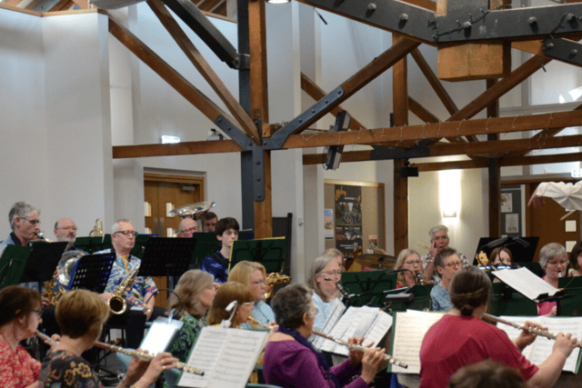Audience gives great thanks for music of band and choir