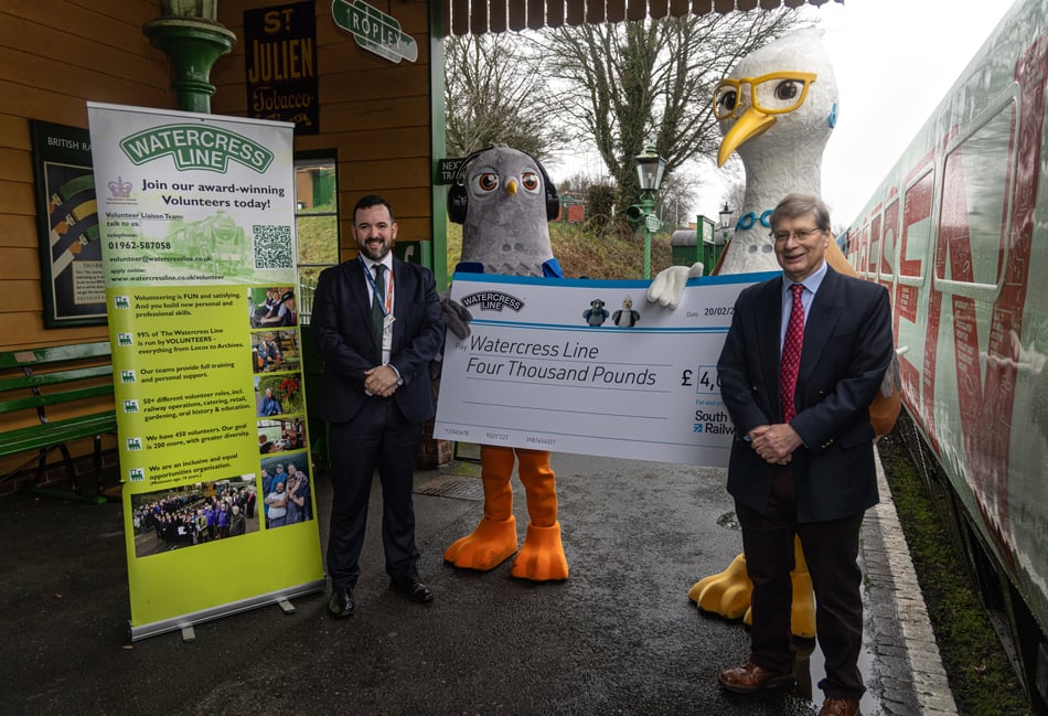 South Western Railway donates £4,000 to the Watercress Line