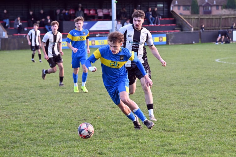 Max Bray drives forward (Photo: Malcolm Wells)