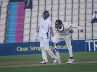Chahar's return boosts Surrey's County Championship title bid