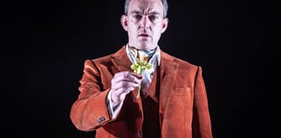 One-man show tells the tragic story of Oscar Wilde