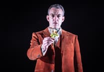 One-man show tells the tragic story of Oscar Wilde