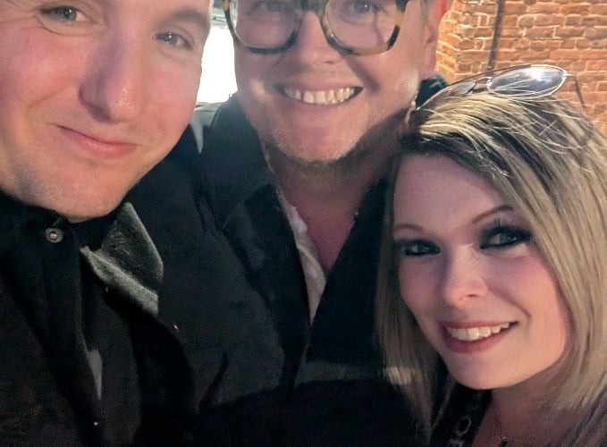 Alan Carr meeting resident outside the theatre