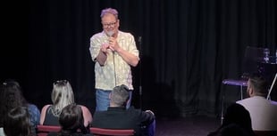 Alan Carr draws sell-out crowd at local comedy night
