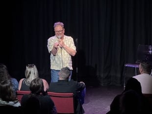 Alan Carr draws sell-out crowd at local comedy night