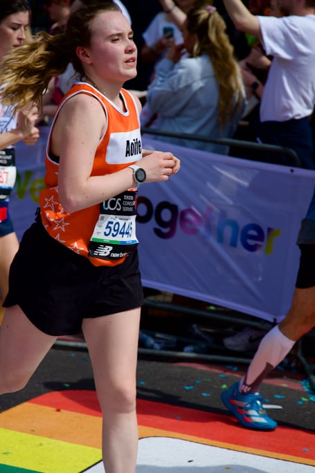 Aoife running for Challengers at the London Marathons 2026