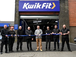 Petersfield mayor opens new Kwik Fit centre
