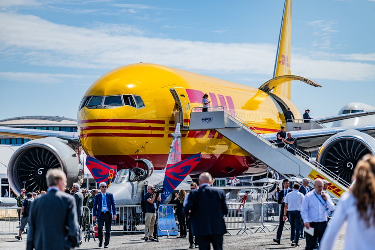 DHL Air Uk B777-200LRMF